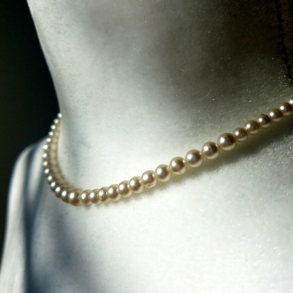 Pearl choker